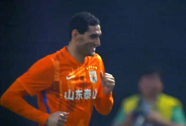 泰山狂轰33脚只进1球 赢球还得靠空霸费莱尼